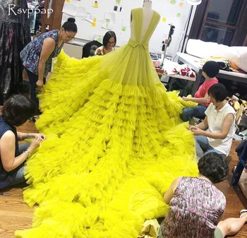 Dolge Večerne Obleke 2020 Žogo Obleke Zabuhle Ruffles Dubaj Arabski Slog Rumena Til Ženske Formalno Večer Halje Z Dolgimi Vlak