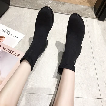 Škornji Ženske Elastične Tkanine Čevlji Krog Toe 2020 Vroče Slog Pismo Ravno Black Zdrsne na Retro Vsestranski Dame Nogavice, Kratke Čevlji
