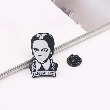 Addams family broška sem Nasmejan Emajl pin Nasmejano dekle z pletenice značko slika nakit Dodatki Punk Zabavno Darilo Debelo