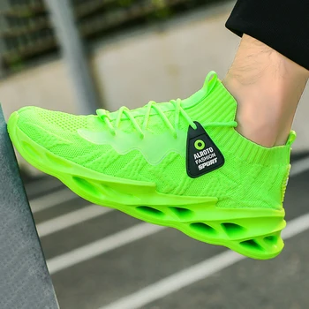 Moške superge velikosti lahka športna obutev zelena moda dihanje športne nogavice hoja očesa elastična 2021 novo kul čevlji