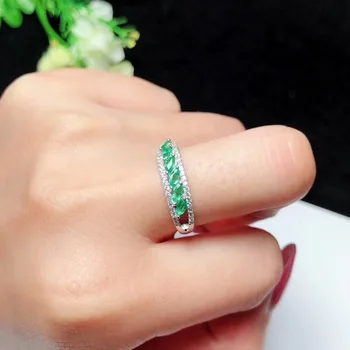 Svetloba in razkošno design, veliko gemstone, obroči, niti obroči, naravne emerald, lepo barvo. Dragoceni dragulji so exclusiv