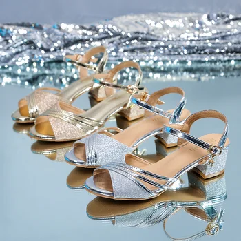 Ženske čevlje 2020 nove poletne sandale svetlo usnje kvadratnih pete ženske čevlje zlato in srebro en gumb ženske sandali